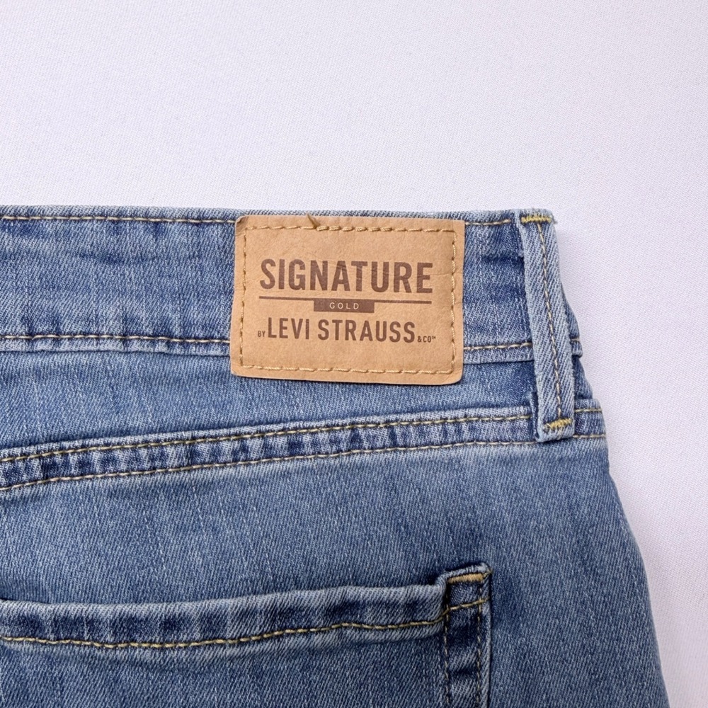 Signature Levi Strauss Gold Mid-Rise Capri Jeans Blue Medium Wash 12 W31 - Picture 3 of 10